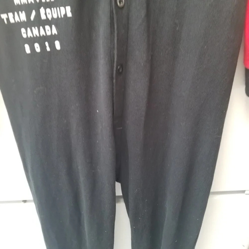 Hudson's Bay Olympics Team Canada 2018 Rare Pyjama Jumpsuit Black Red Beaver - Picture 11 of 11